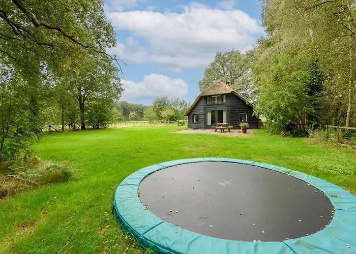 Prachtig Vrijstaand Familiehuis Op Groot Perceel